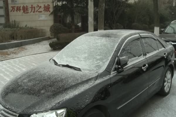 城阳交警启动预案 应对低温雨雪天气