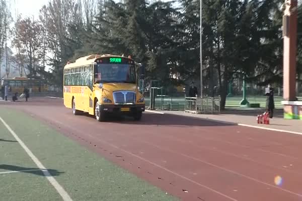 交运温馨校车在流亭小学举行消防演练